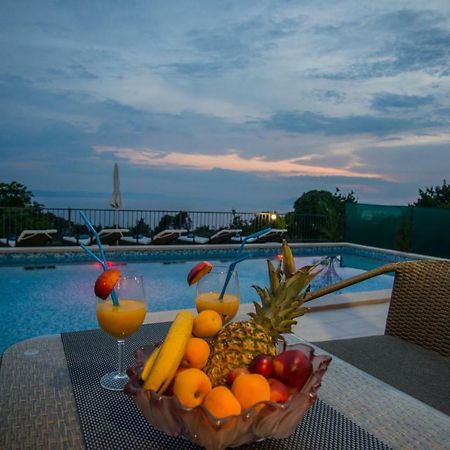 Vila Divna พอดโกรา ภายนอก รูปภาพ