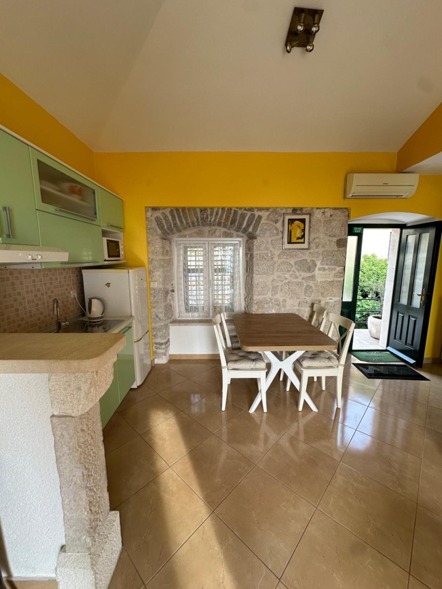 Vila Divna พอดโกรา ภายนอก รูปภาพ