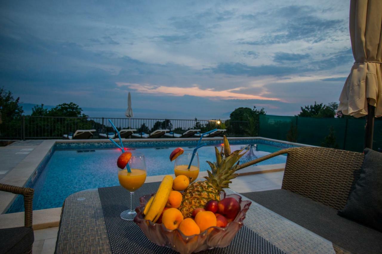 Vila Divna พอดโกรา ภายนอก รูปภาพ